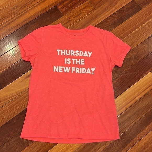 𝅺🐳 Vineyard Vines Thursday is the new Friday Shirt Small - Picture 1 of 6